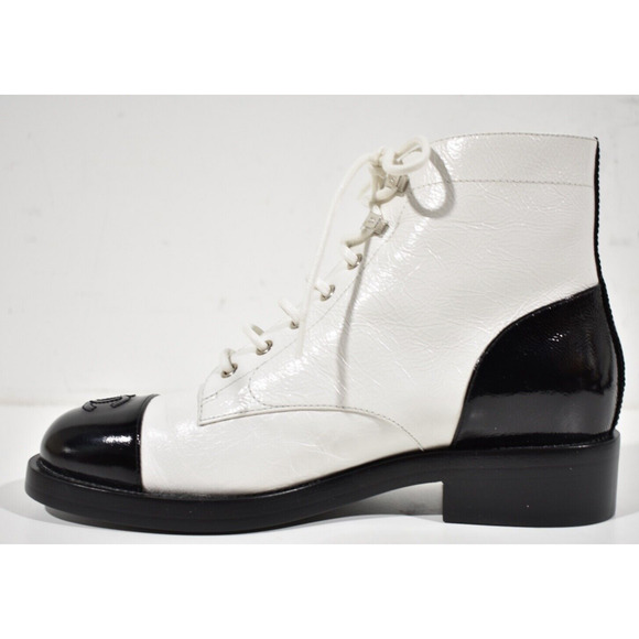 Chanel 21P White Black Crumpled Shiny CC Combat Lace Up Tie Ankle Short Boots 40 - Picture 9 of 12